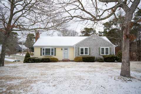 4 Greenwood Road, East Dennis, MA 02641