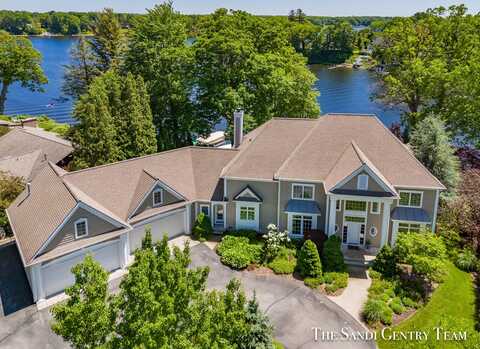 16076 Highland Drive, Spring Lake, MI 49456