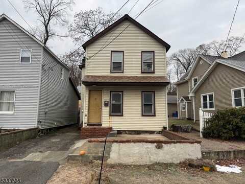 83 Arch St, Butler, NJ 07405