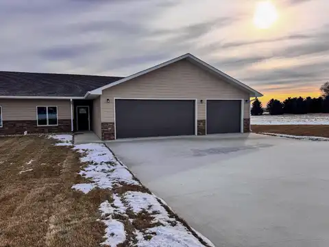 1132 Lampe Ct, Huron, SD 57350