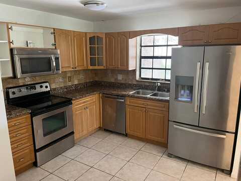 3686 NW 95th Ter, Sunrise, FL 33351