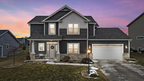 268 Silver Lake Trl, Oconomowoc, WI 53066