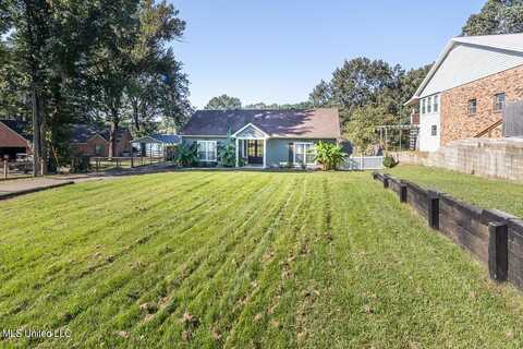 8819 Howling Fox Cove, Hernando, MS 38632