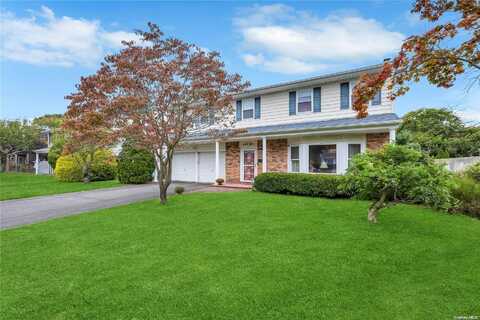 65 Primrose Lane, Kings Park, NY 11754