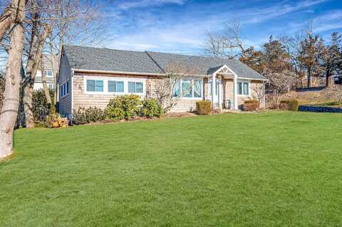 1600 Captain Kidd Drive, Mattituck, NY 11952