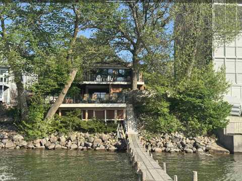 2229 S Lakeview Dr, Clear Lake, IA 50428