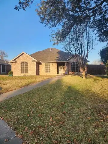 853 Woodridge Circle, DeSoto, TX 75115