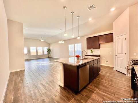 1944 EDELWEISS, New Braunfels, TX 78130