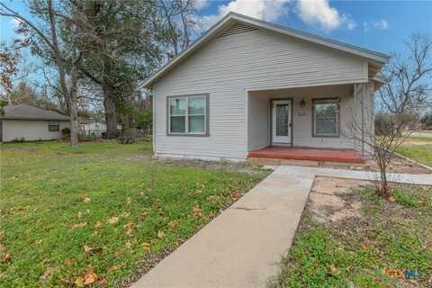 701 E 15th Street, Cameron, TX 76520