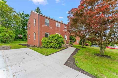 944 Fidelity Dr, West Mifflin, PA 15236