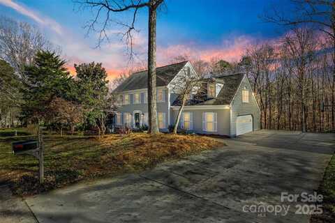 2702 Oxborough Drive, Matthews, NC 28105