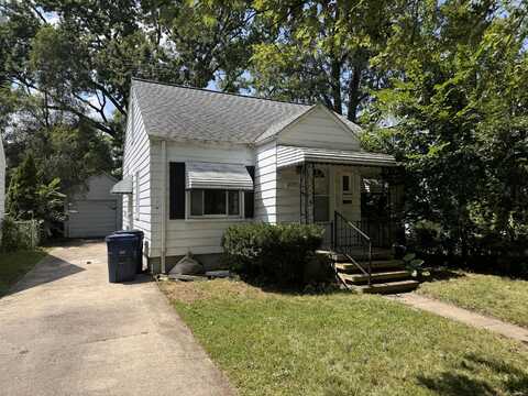 18711 Dalby, Redford, MI 48240