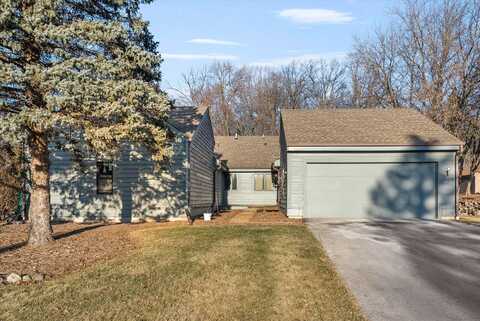 W133n8141 Danell Dr, Menomonee Falls, WI 53051