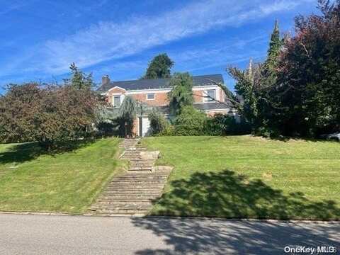 10 Bayside Drive, Great Neck, NY 11023