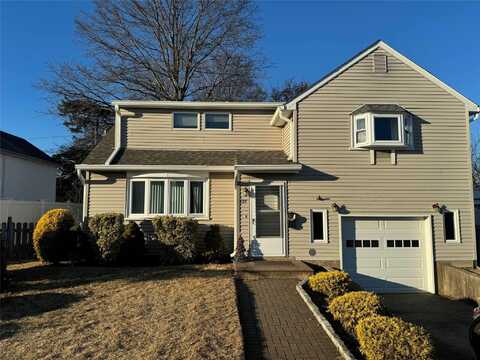 25 Rutland Road, Massapequa, NY 11758