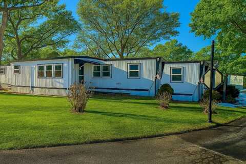 37 Hubbard Avenue, Riverhead, NY 11901
