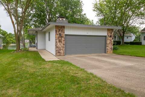 17 Holiday Drive, Holliday, IL 60552