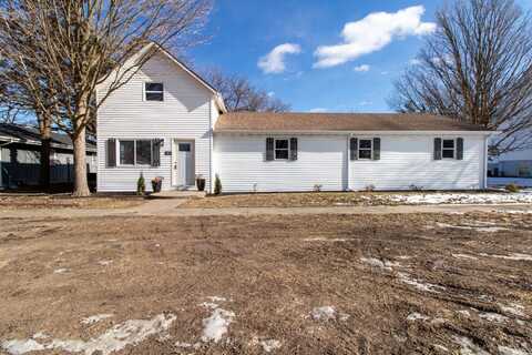 307 N Walnut Street, Arrowsmith, IL 61722