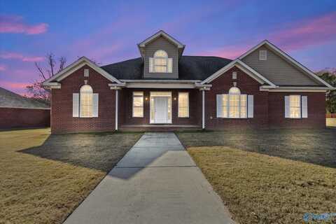 1016 Clint Drive SE, Hartselle, AL 35640