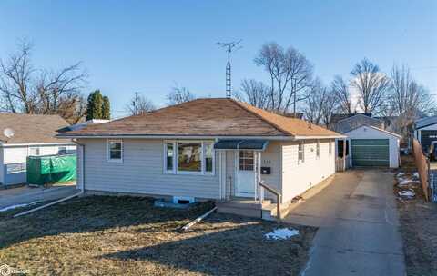 910 S 7Th Avenue, Marshalltown, IA 50158