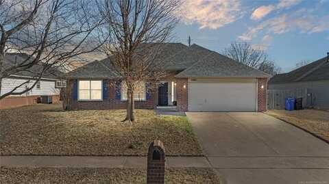 5405 S Maple Place, Broken Arrow, OK 74011