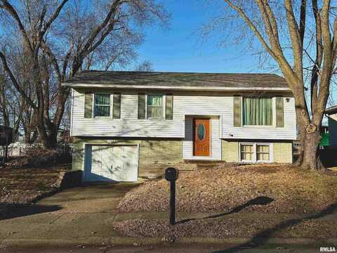 1766 VALLEY Drive, Davenport, IA 52806