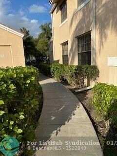 11890 NW 11th St, Pembroke Pines, FL 33026