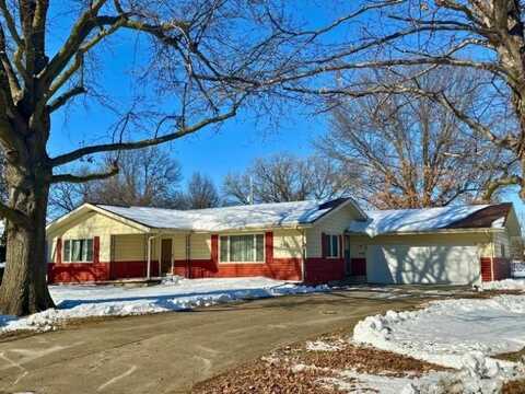 506 Pawnee Avenue, Hiawatha, KS 66434