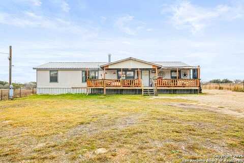 927 County Road 6846, Lytle, TX 78052