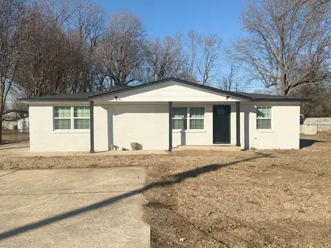 2004 South Avenue, Kennett, MO 63857