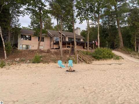 584 S Manitou Trail, Lake Leelanau, MI 49653