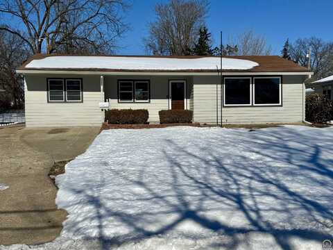 3212 SW 11th ST, Topeka, KS 66604