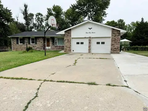 3512 SE Park Lane CT, Topeka, KS 66605