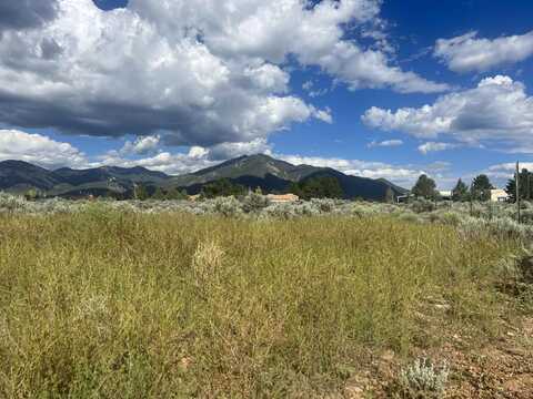 2 Nacoma, El Prado, NM 87529