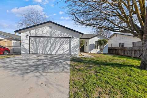 1541 Defender Street, Chowchilla, CA 93610