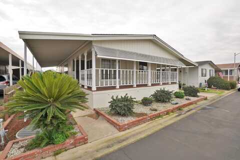2459 Oaks Street N, Tulare, CA 93274