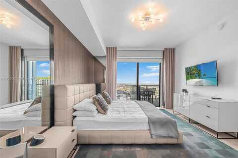 88 SW 7th St, Miami, FL 33130