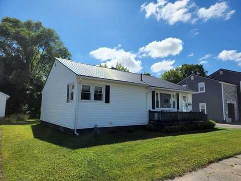 433 Aroostook Avenue, Millinocket, ME 04462