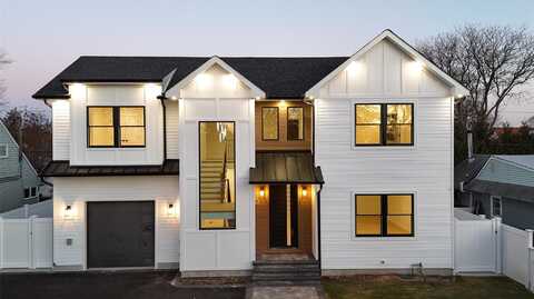 81 Pilgrim Lane, Westbury, NY 11590