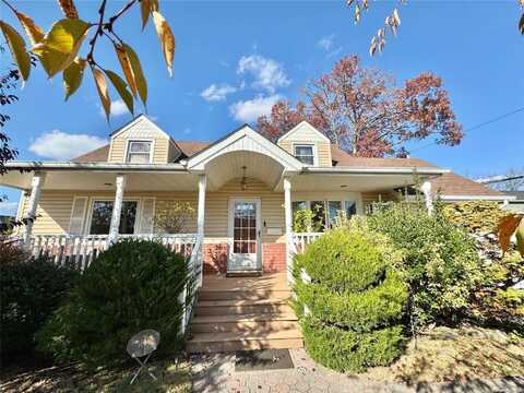 1635 Edro Court, East Meadow, NY 11554