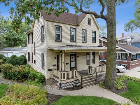 8 West Avenue, Riverside, IL 60546