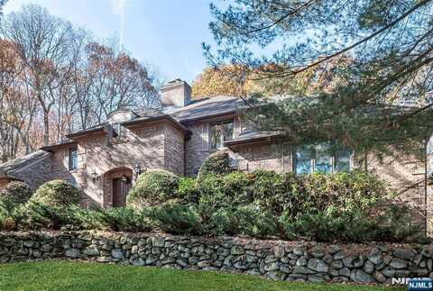 298 Freemans Lane, Franklin Lakes, NJ 07417