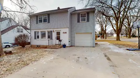 706 HYLAND DR, Storm Lake, IA 50588