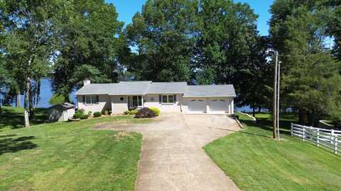 100 Branch Loop Road, Big Sandy, TN 38221