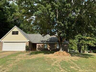 324 Deerfield Rd, Grenada, MS 38901