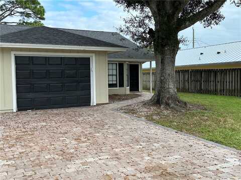 2890 1st Place, Vero Beach, FL 32968