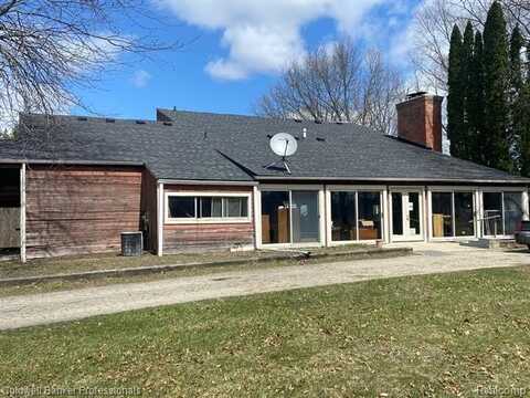 8899 DWYER Road, Howell, MI 48855