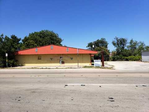 605,611 S Crockett St, Sonora, TX 76950