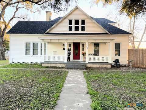 327 S Pumphrey Street, Edna, TX 77957