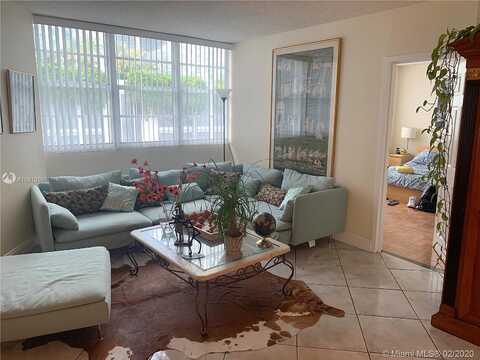 Brickell Bay Dr, Miami, FL 33131